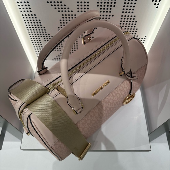 MICHAEL KORS TRAVEL MEDIUM DUFFEL SATCHEL / CROSSBODY LIGHT POWDER BLUSH COLOR - Picture 8 of 16